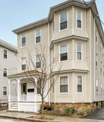 Subletting 1 Room In A 1-Bedroom Apartment On Roberts Street, Brookline